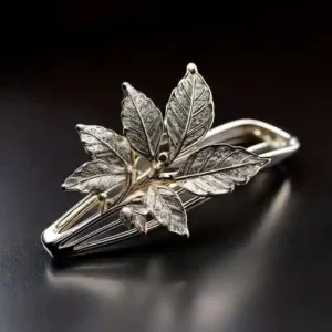 Barrette La Sublime de Løv ornée de feuilles argentée par l'artiste Méta